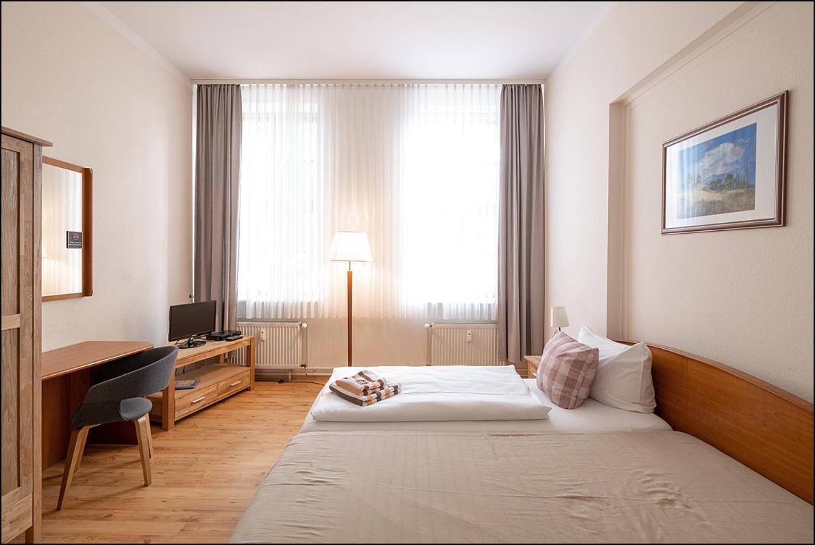 Markt Eins Gaestezimmer Schoppenstedt Exteriör bild